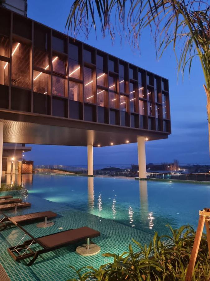 Luxury Couple Suites L Free Netflix L Massage Chair L Bathtub L Wifi 200Mbps L Town Area Bali Residence Malacca Bagian luar foto