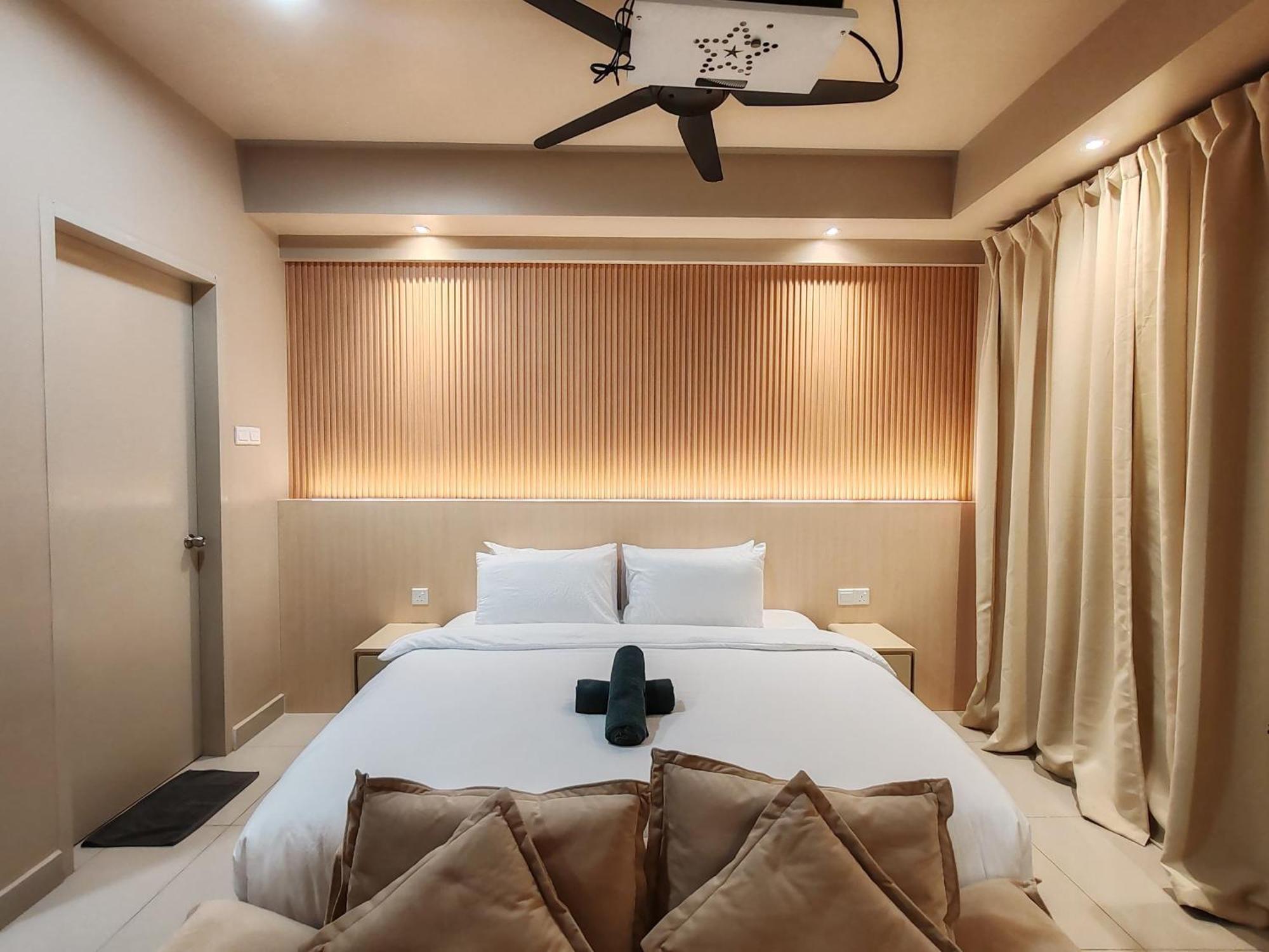 Luxury Couple Suites L Free Netflix L Massage Chair L Bathtub L Wifi 200Mbps L Town Area Bali Residence Malacca Ruang foto