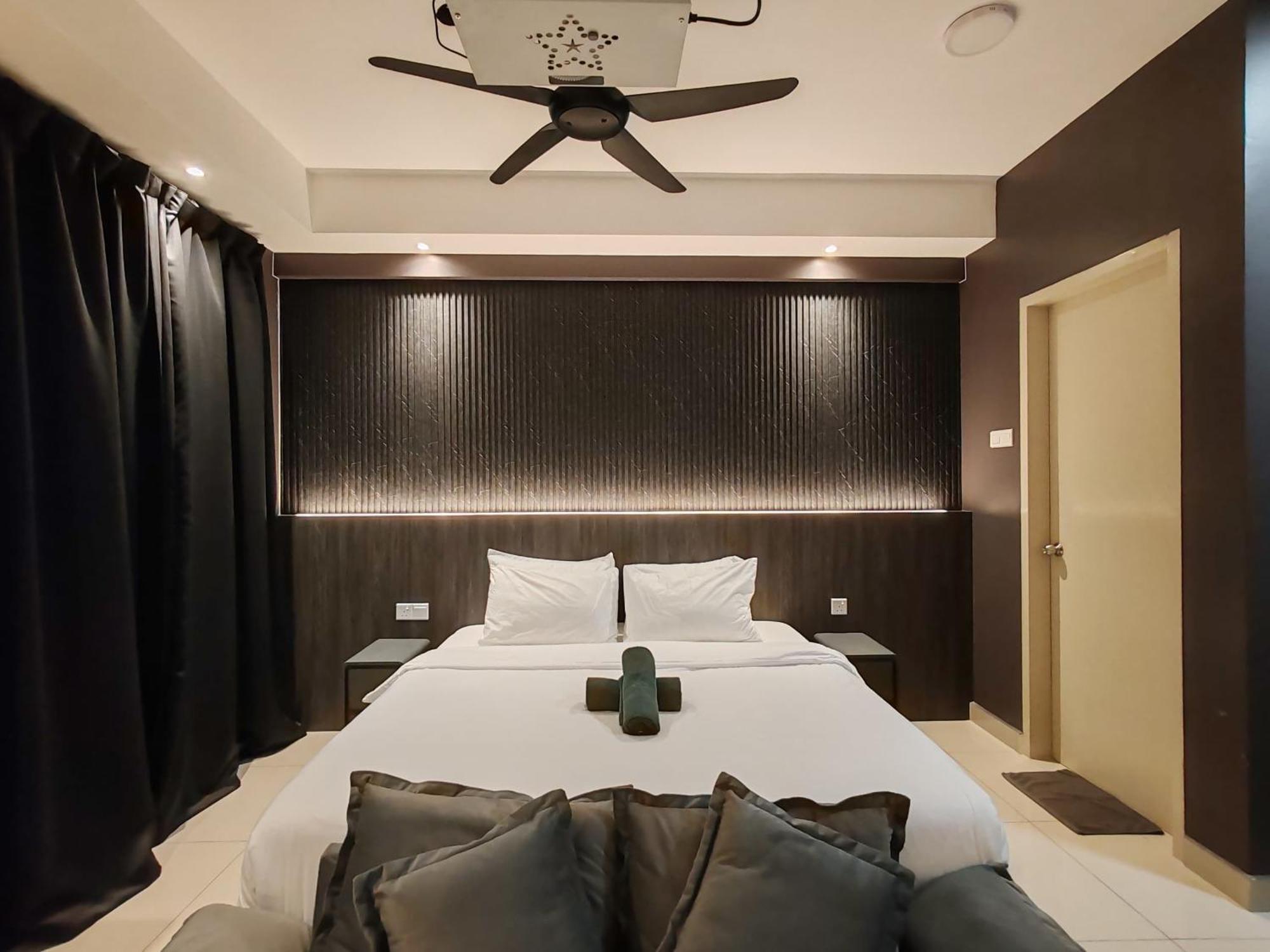 Luxury Couple Suites L Free Netflix L Massage Chair L Bathtub L Wifi 200Mbps L Town Area Bali Residence Malacca Bagian luar foto