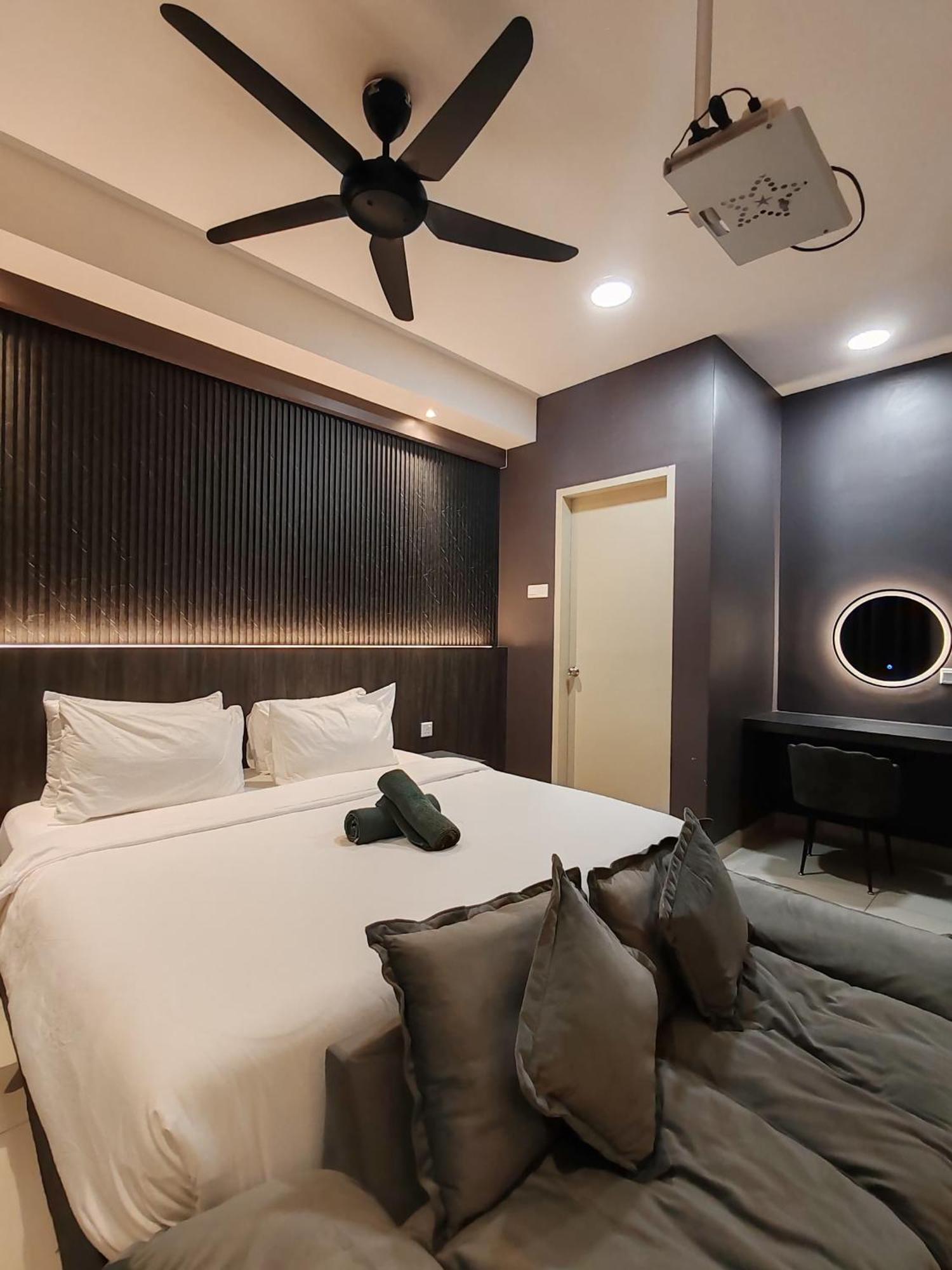 Luxury Couple Suites L Free Netflix L Massage Chair L Bathtub L Wifi 200Mbps L Town Area Bali Residence Malacca Bagian luar foto